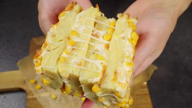 Play: Crispy Rice Paper Meat Pie